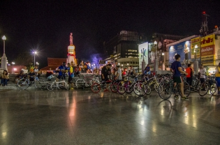 Night cyclists 