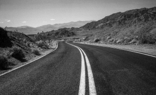 Death Valley - on the road La vallée de la mort - sur la route