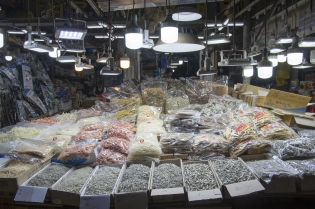 Gyeongdong market - dried fish Marché de Gyeongdong - Poisson séché