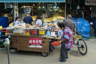 Gyeongdong market - Old Lady 
