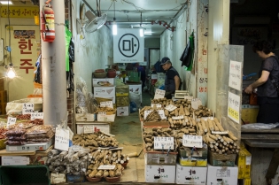 Gyeongdong market - Roots 